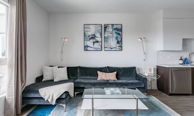 Carthay Circle Condominio | The Industrial Suite