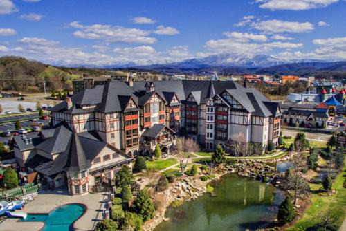 Pigeon Forge Hotel | The Inn at Christmas Place
