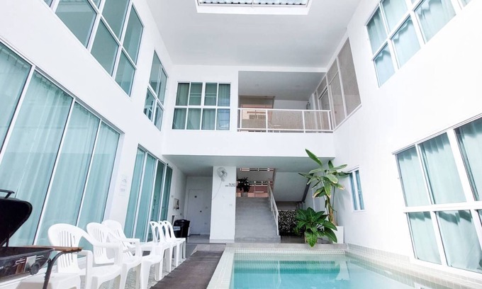 Central Pattaya Villa | The Inn10 Entire house for 18-25 PAX!