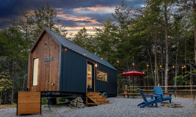 Knoxville Cabina | The Iris: Rural Secluded Nordic Tiny Home