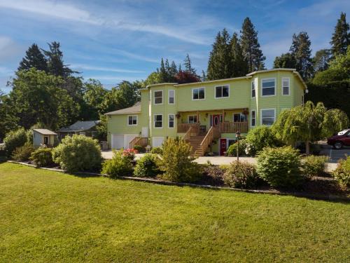 Hood River Hotel | The Irish Inn