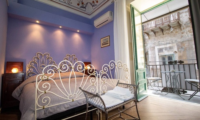 Santo Stefano di Camastra Cama Y Desayuno | THE PALACE B&B and Apartments - FRUIT LUXURY ROOM