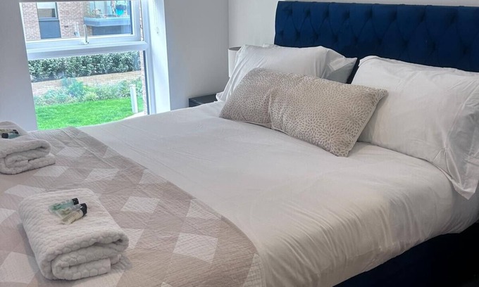 Harlow Apartamento | The Ivy Abode 2 bedroom Apartment