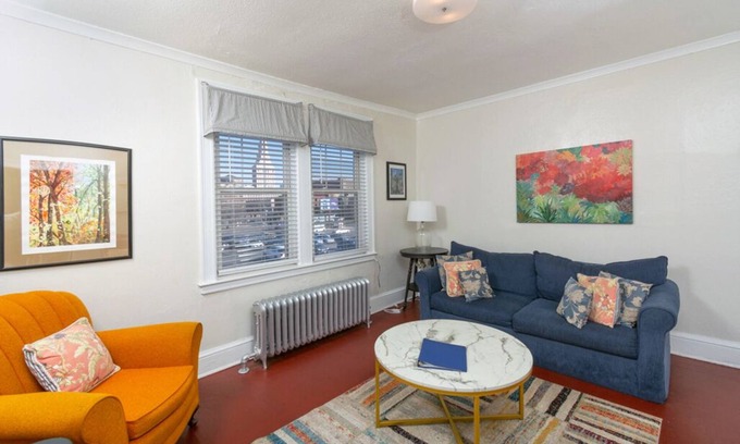 Hartford Apartamento | Urban Contemporary Buckingham Apartments
