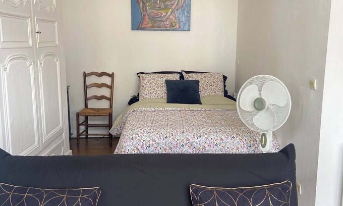 Old Town Apartamento | The Jean Jaurès offers you a 30 m2 apartment in a XVIth century building.