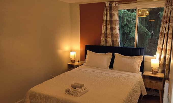 Edgewater Casa | *The JewelBox* Quiet 3-Bed Townhouse