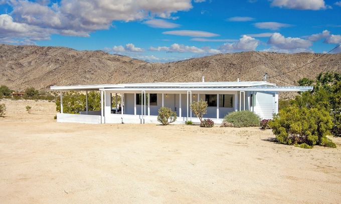 Indian Cove Casa | The Joshua Tree Whitmore House + Hot Tub