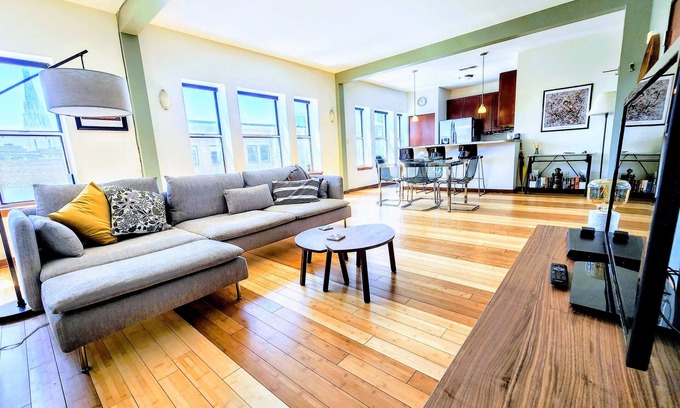 Mile Square Condominio | The Juke: Spacious condo in the heart of the eclectic Mass Ave!
