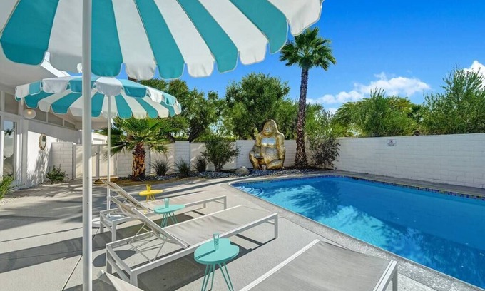 Palm Springs Casa | The Jungalow Is Palm Springs! W/Spa,Pool,BBQ&More!