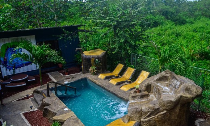 Quepos Cama Y Desayuno | The Jungle Container