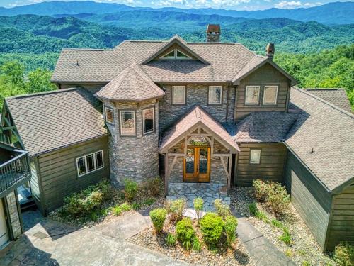 Sevierville Casa | The King Of The Mountain - 6617 Sq Ft sleeps 22 amazing mountain views, Private Indoor Pool