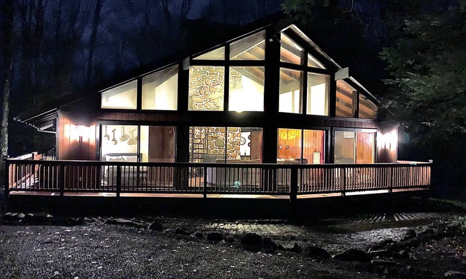 Blakeslee Cabina | The Kings Cabin in the Pocono Mountains