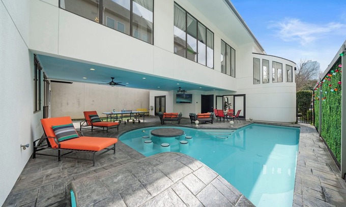 Greenway Plaza-Upper Kirby Casa | The Kirby Retreat–Luxe Stay w/ Heated Pool, King Size Beds, Garage & Games