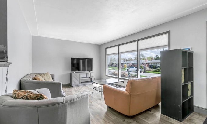 Rosemount Casa | The Kitchener Bungalow Retreat