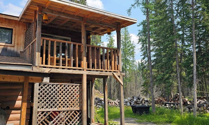 Hinton Cabina | The Knotty Pine Loft