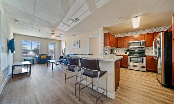 Bay Area Apartamento | The Kristi 432