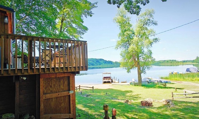 Lake Cabaña | The Lake House: A peaceful waterfront retreat