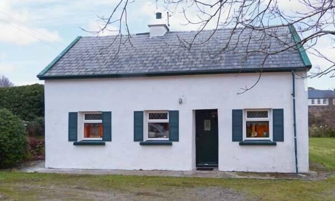 Wild Atlantic Way Cabaña | THE LAKE HOUSE, CONNEMARA in Lettermullen, County Galway