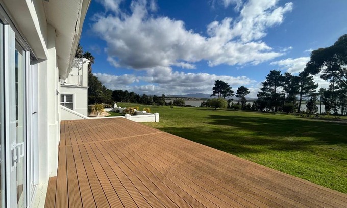 Villiersdorp Casa | The Lake House - Theewaterskloof Golf Estate
