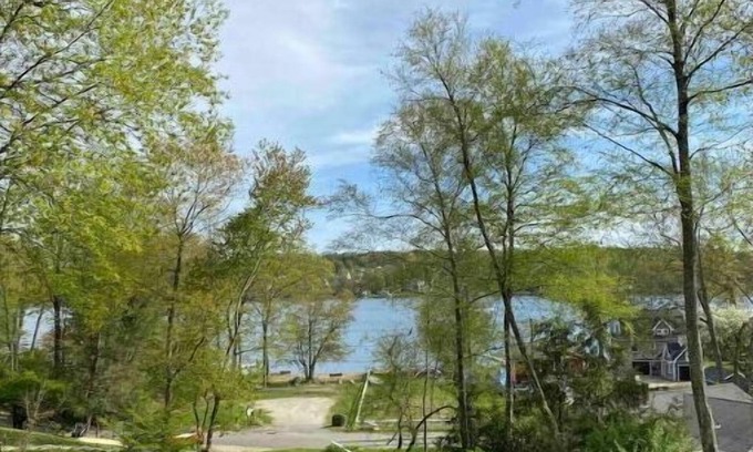 Coventry Lake Casa | The Lake House