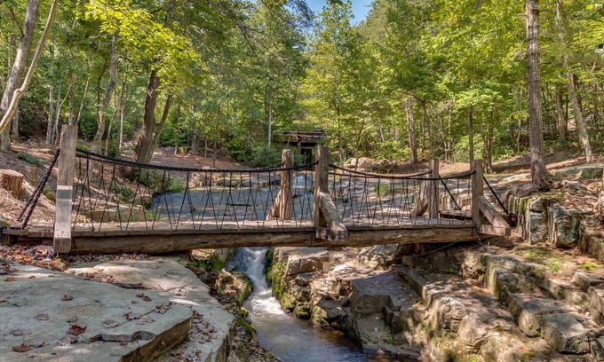 Lake Lure Casa | Trout Stream Resort Home & Guest Cabin / Pavilion y Water Falls en Rumbling Bald