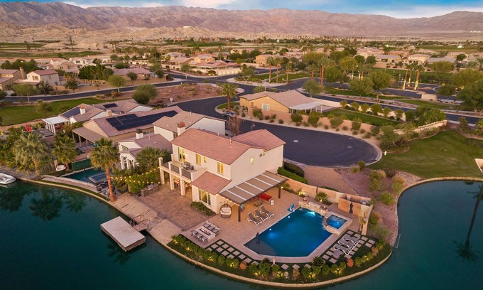 Terra Lago Casa | The Lakefront Social: An Extraordinary Waterfront Experience
