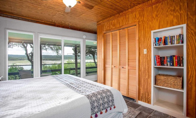 Lakehills Casa | The Lakeside Escape.