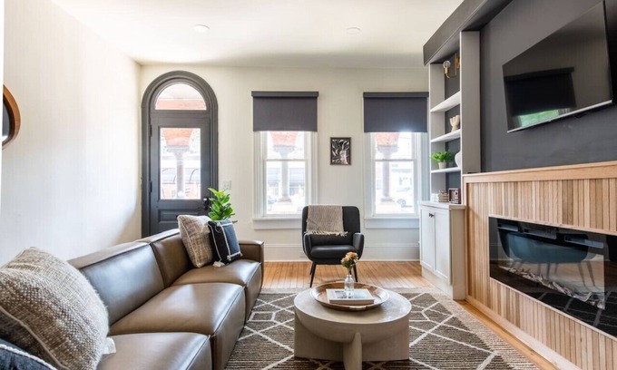 Lancaster Casa | The Lancastrian House | 5BR w/ Historic Charm, Walk Anywhere Downtown