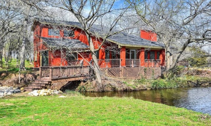 Bartonville Casa | The Land Fall Lodge S
