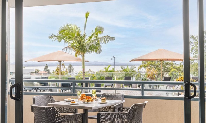 Nelson Bay Apartamento | The Landmark 108, 61B Dowling St - air con, linen, pool, lift, views