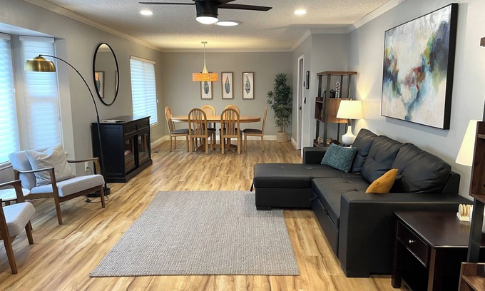 Chico Casa | The Lassen House-Spacious Home off the Esplanade