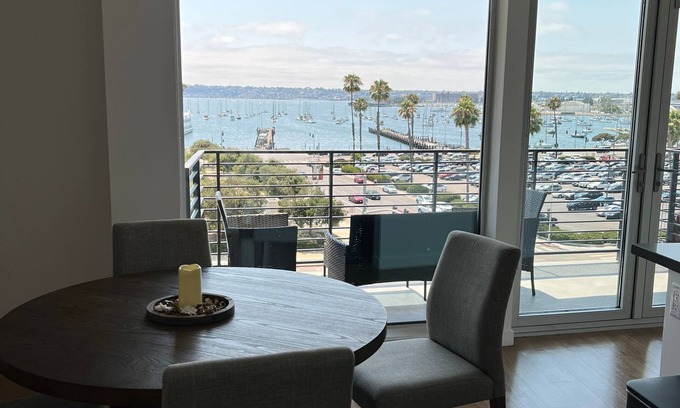 East Village Apartamento | The Lavender – Bright & Cozy 2-Bedroom Apartment with WiFi,GYM & AC