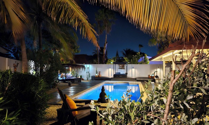 Sabana Liber Villapark Casa | Relaxing 2-bedroom house in enchanting villa park in Noord with private pool
