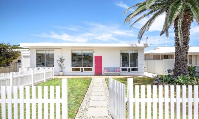 Goolwa South Casa | The Lazy Palm Beach Shack with Modern Touches