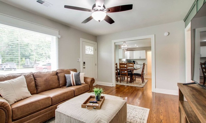 Murfreesboro Casa | The Leaf Lodge - Walking Distance to MTSU 3Bed/2Ba