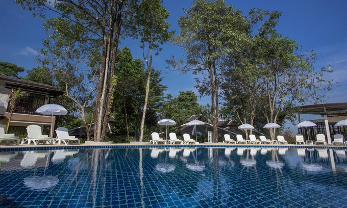 Khuekkhak Hotel | The Leaf On The Sands by Katathani