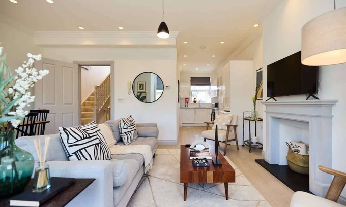 Harlesden Apartamento | The Leghorn Quarters - Modern 3 Bdr with Balcony