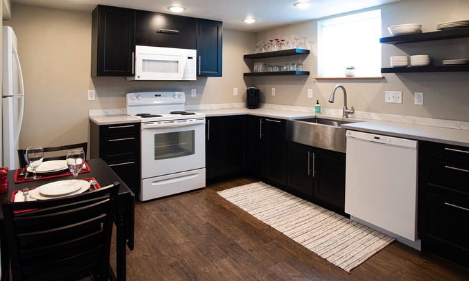 Laramie Casa | The Lewis House-An entire apartment getaway