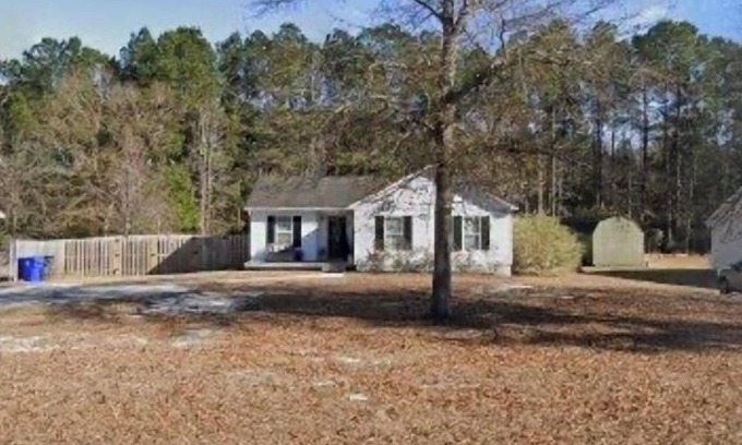 Leland Casa | The Lewis House, Charming 3-bedroom house with WiFi and AC in lovely Leland.