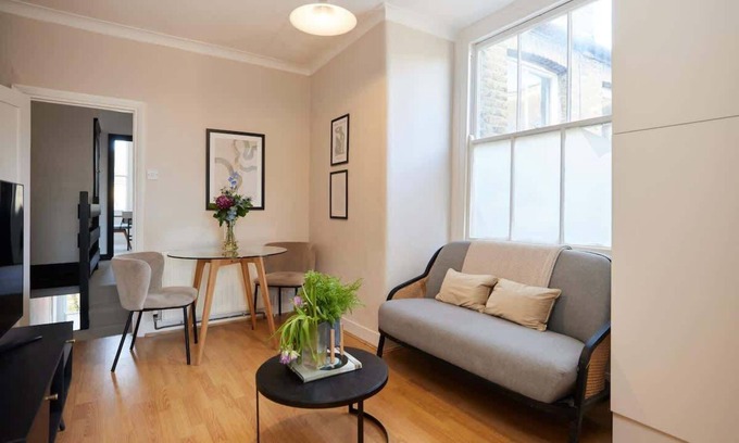 Leyton Apartamento | The Leyton Midland Crib - Cozy 2BDR with Garden