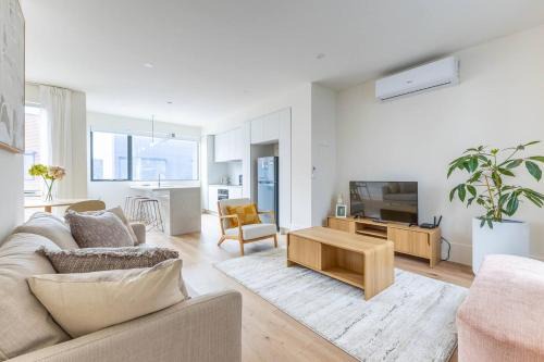 Port Melbourne Casa | The Lightwell - Sunlit Beachside Escape with Rooftop