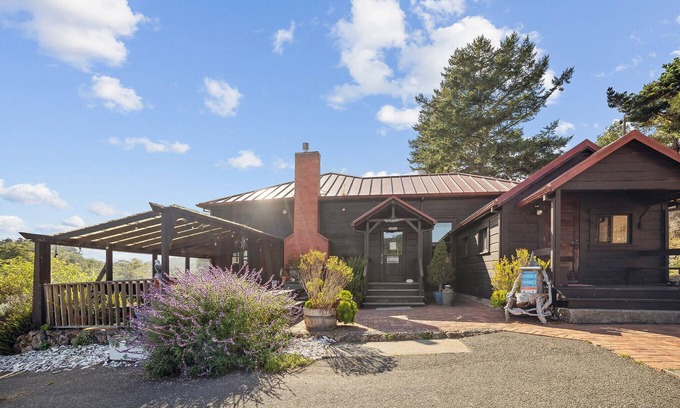 Point Reyes Station Otro | The Limantour Lodge-Sleeps 50!