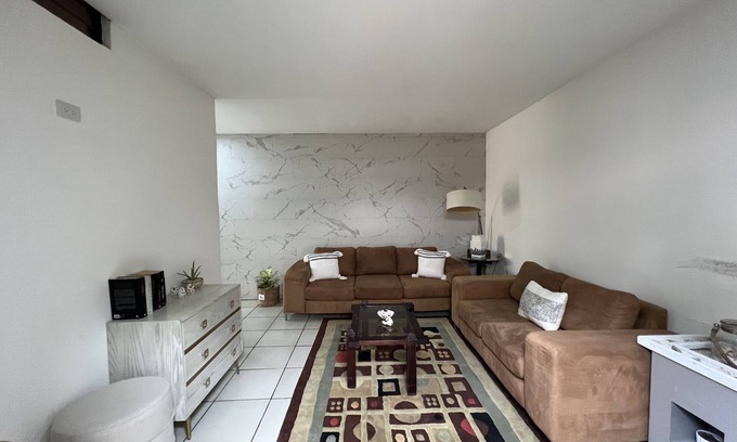 Santa Ana Apartamento | The Lindora Studio, 1 bedroom home with pool