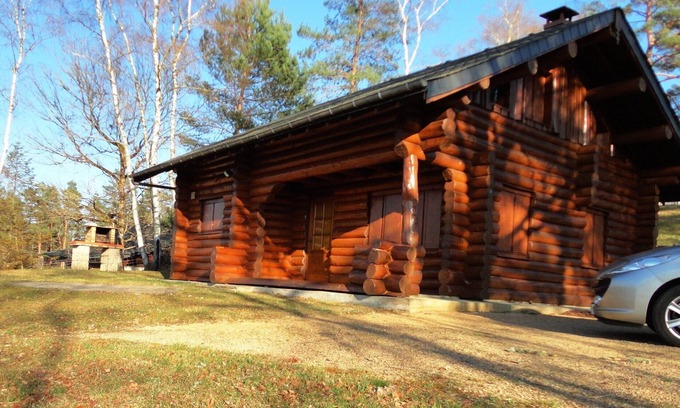Marcillac-la-Croisille Chalet De Esquí | El pequeño tronco con vista al lago.