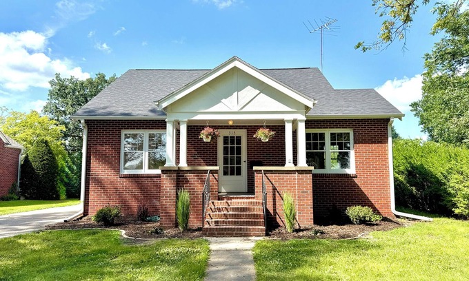 Winterset Casa | The Little Brick House - Walkable to the Square Dining & Shopping