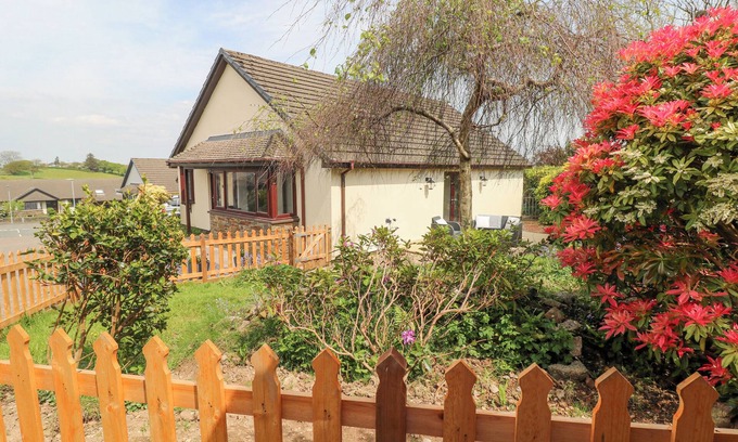Llangain Cabaña | THE LITTLE CWTCH, character holiday cottage in Llansteffan