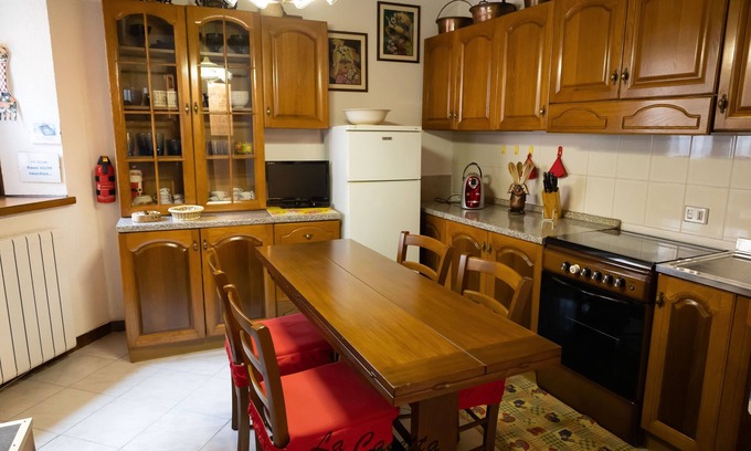 Brusimpiano Apartamento | The Little House [Franco's Court]