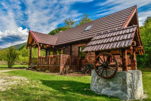 Turnu Ruieni Cabina | The Little Mountain Cabin