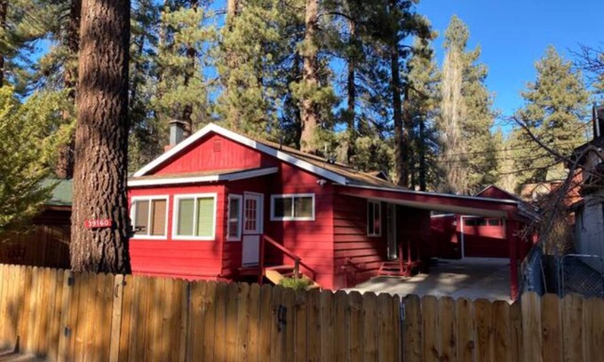 Fawnskin Cabina | "The Little Red Cabin" Big Bear / Fawnskin