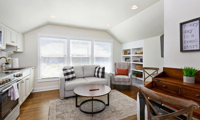 Germantown Apartamento | The Livery on 5th, Unit B